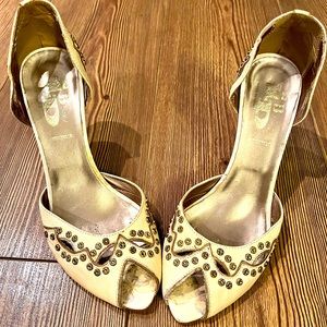 BROWNS beautiful genuine leather cream peep toe d’Orsay pump heels Sz.8-8.5